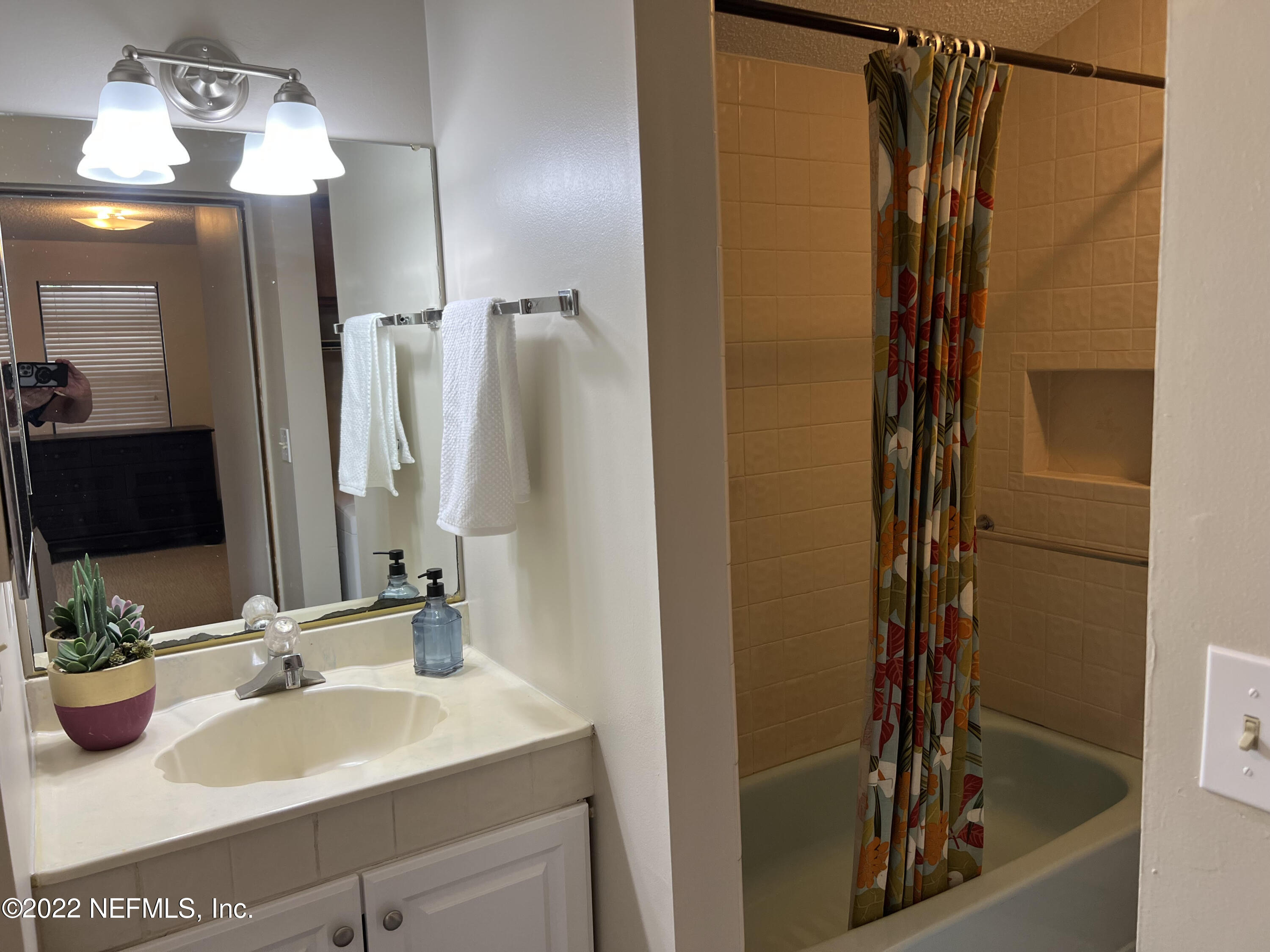 2862 Leon Road Jacksonville, FL 32246 - Photo 9 of 21 Guest Bath