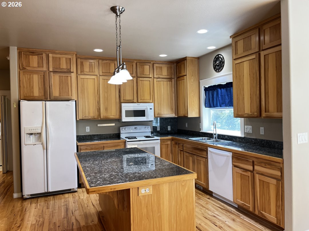87989 Kelsie Way Florence, OR 97439 - Photo 16 of 45