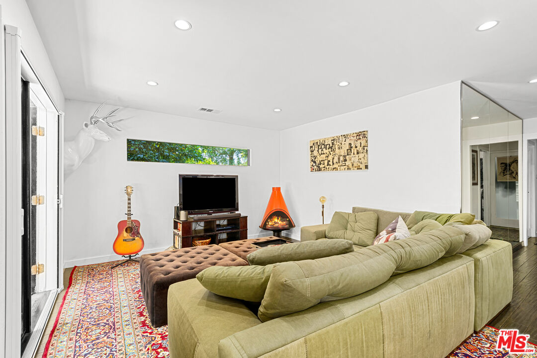 2802 Angus Street Los Angeles, CA 90039 - Photo 3 of 36