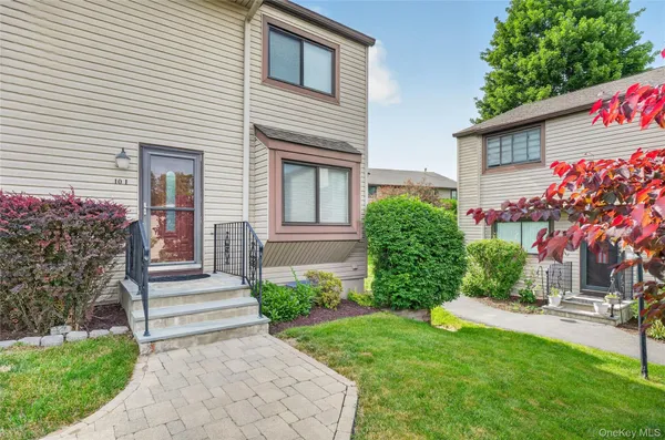 $329,999 | 10 Squires Gate, Unit I, Poughkeepsie, NY 12603
