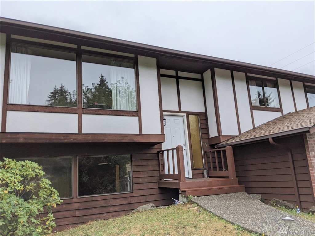 8621 244th Street Southwest Edmonds, WA 98026 - Photo 2 of 23 Gallery Image 2