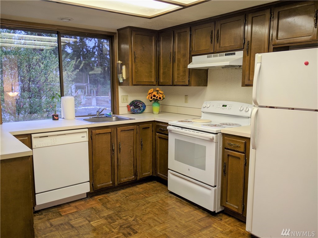 8621 244th Street Southwest Edmonds, WA 98026 - Photo 11 of 23 Gallery Image 11