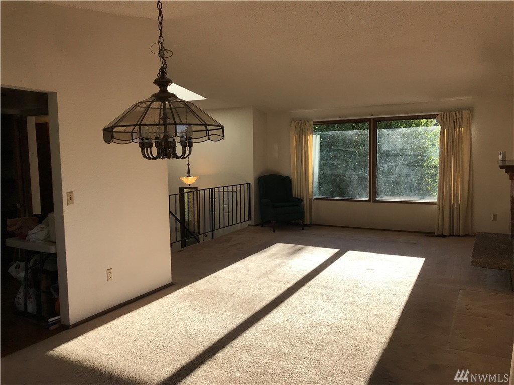 8621 244th Street Southwest Edmonds, WA 98026 - Photo 9 of 23 Gallery Image 9