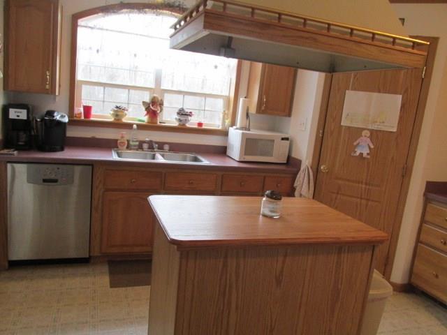 159 Monarch Road Dunbar, PA 15431 - Photo 9 of 22 kitchen