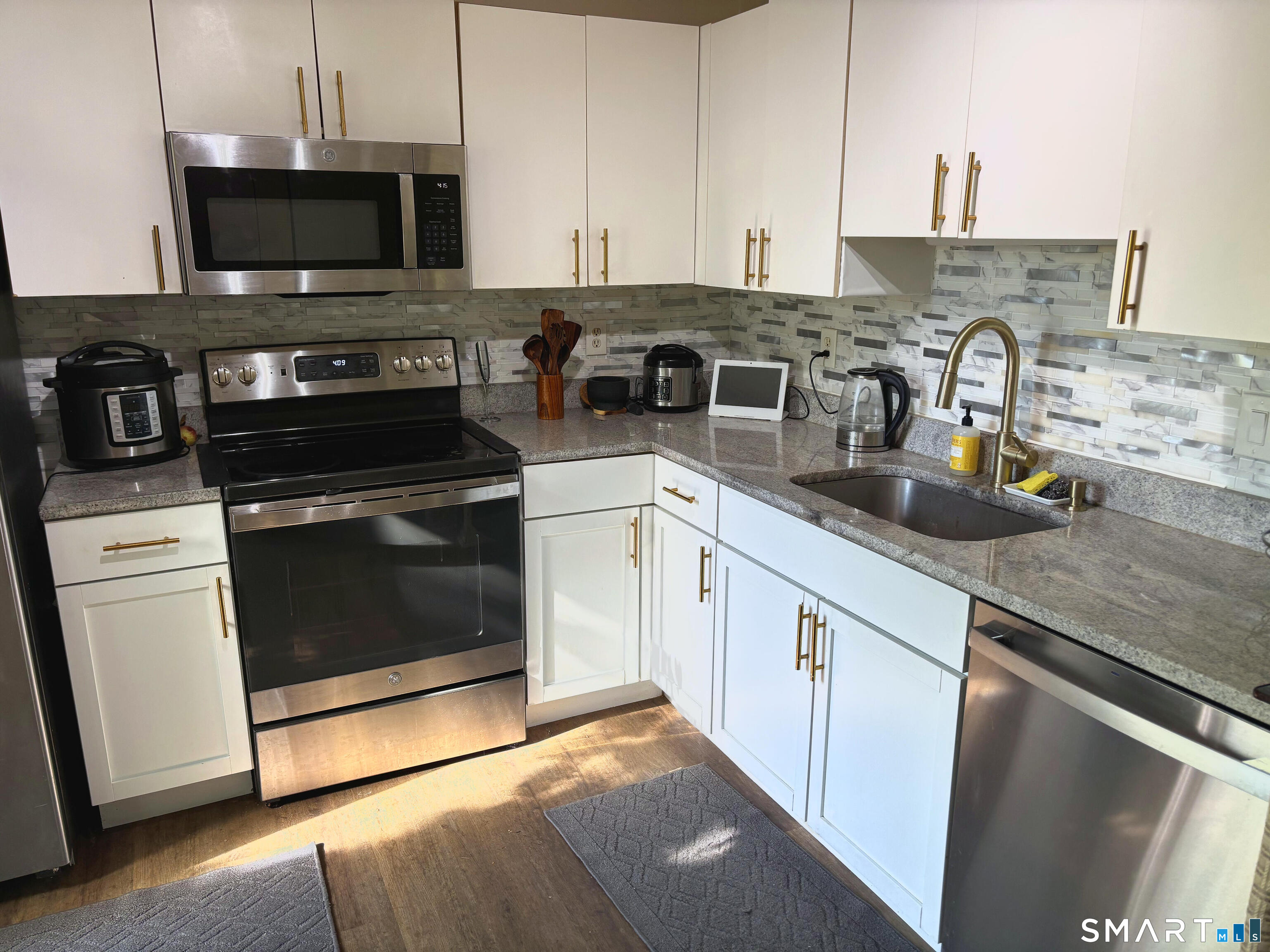 585 Park Road, Unit 23 Waterbury, CT 06708 - Photo 8 of 15 Gallery Image 8
