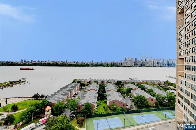 $219,900 | 7004 Boulevard East, Unit 11B, Guttenberg, NJ 07093