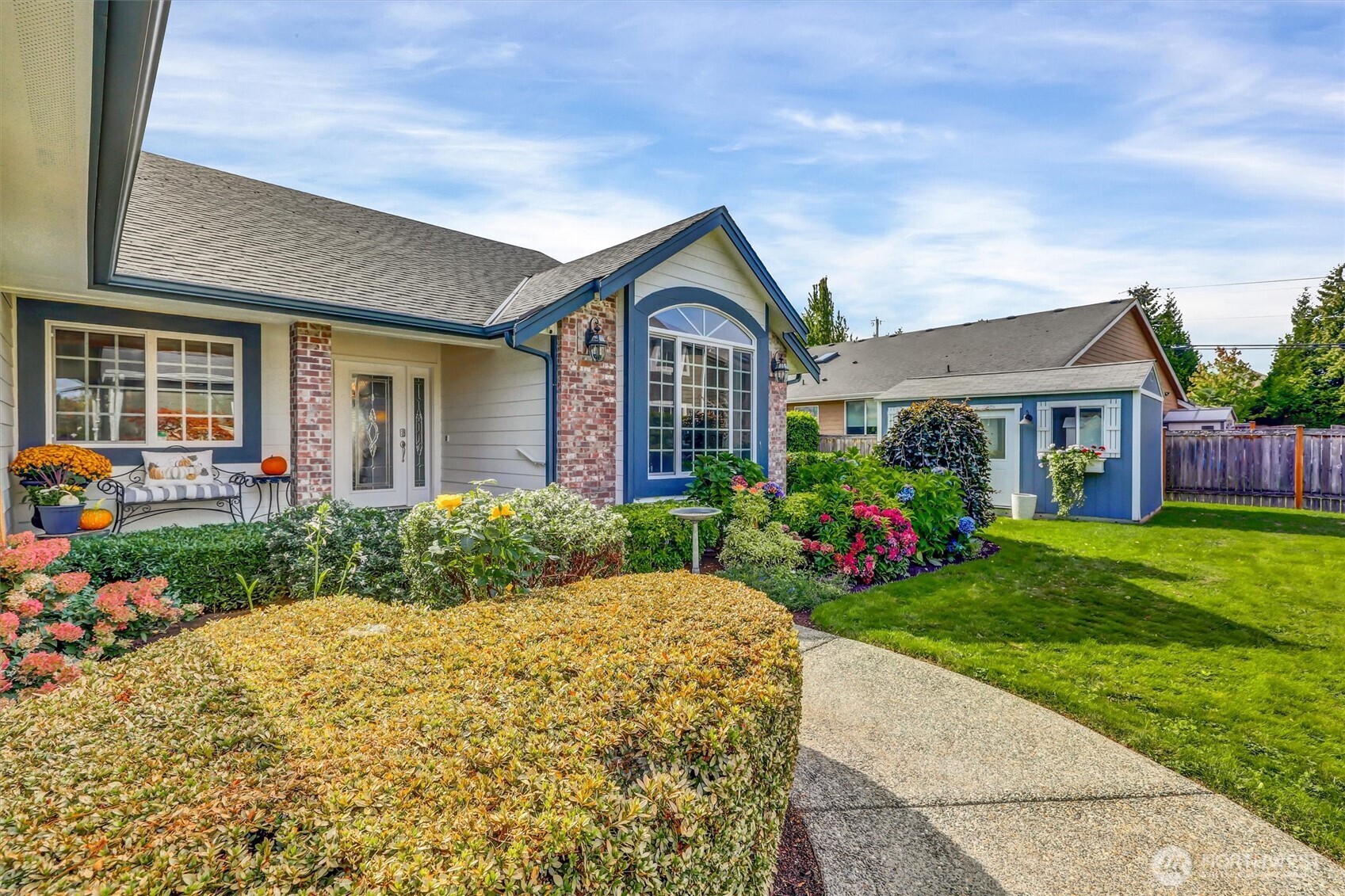 20615 39th Avenue Southeast Bothell, WA 98021 - Photo 36 of 37 a front view of a house with garden