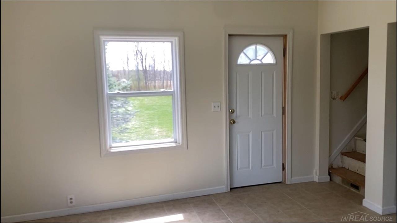 8814 Parker Road Yale, MI 48097 - Photo 5 of 18 Living Room