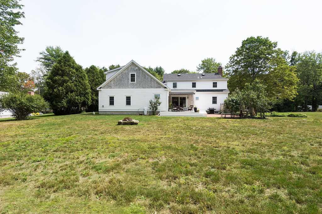 641 Wallis Road Rye, NH 03870 - Photo 4 of 34