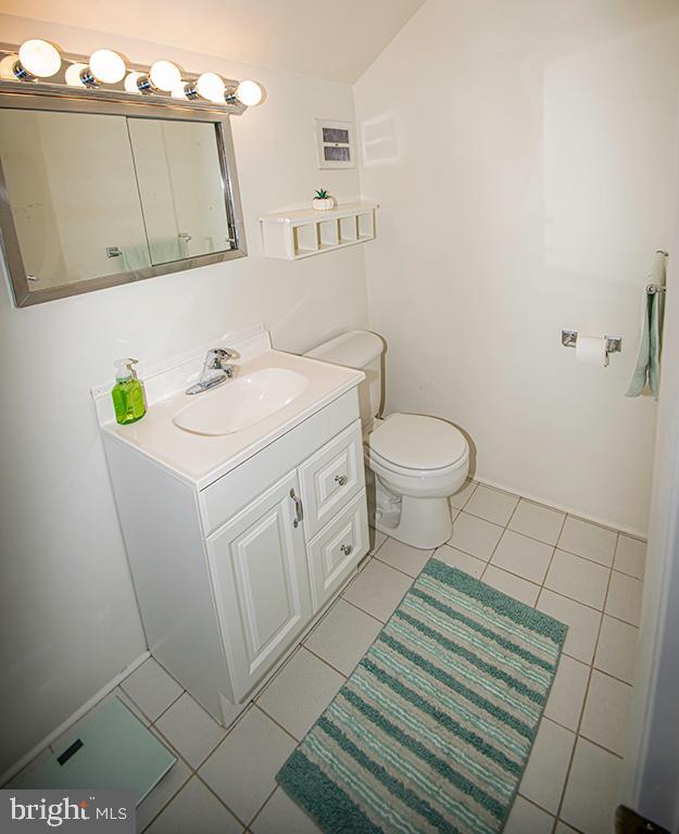 206 Burrs Road Westampton, NJ 08060 - Photo 17 of 115 Upper bathroom