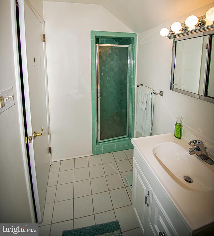 206 Burrs Road Westampton, NJ 08060 - Photo 18 of 115 Upper bathroom