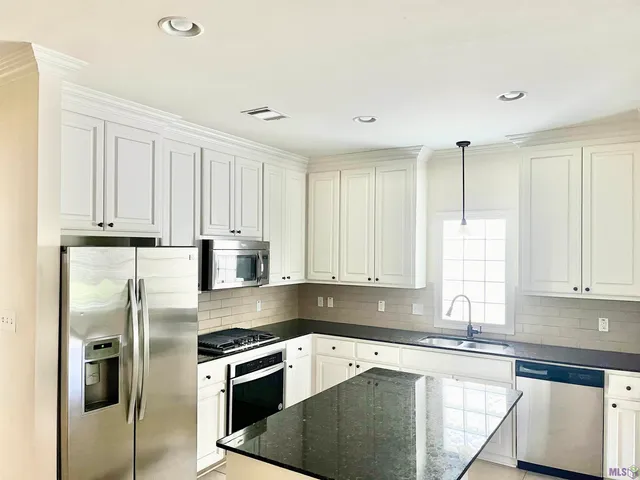 $2,300 | 3147 Hudson Park Drive, Baton Rouge, LA 70810