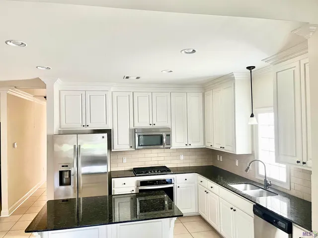 $2,300 | 3147 Hudson Park Drive, Baton Rouge, LA 70810