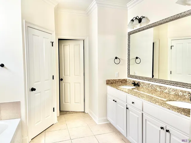 $2,300 | 3147 Hudson Park Drive, Baton Rouge, LA 70810