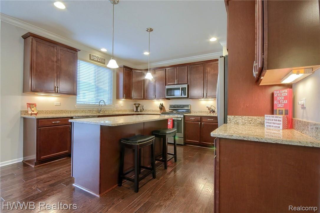 50486 Rockingham Drive Canton, MI 48188 - Photo 10 of 33 11-Kitchen.jpg