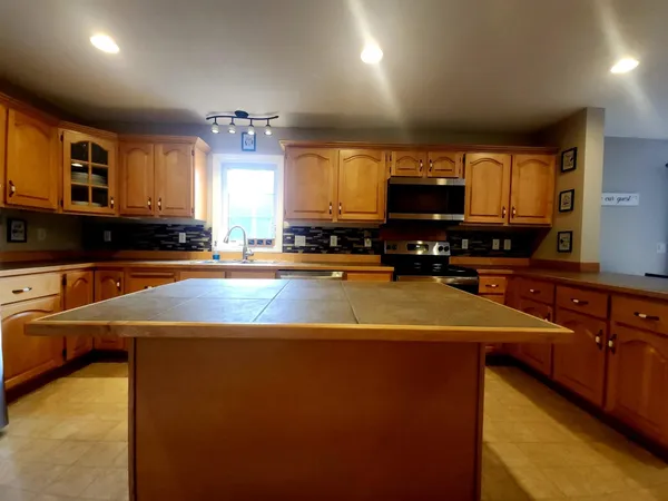 $669,900 | 8 Byrne Road, Northwood, NH 03261