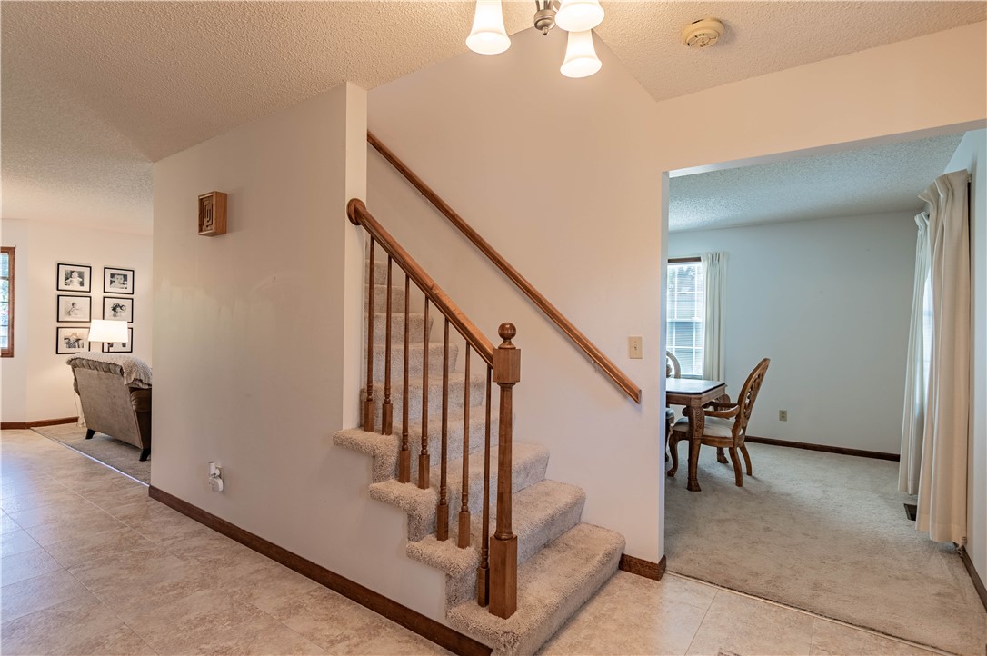 1202 West Pineview Court Decatur, IL 62526 - Photo 4 of 42