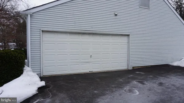a view of a garage