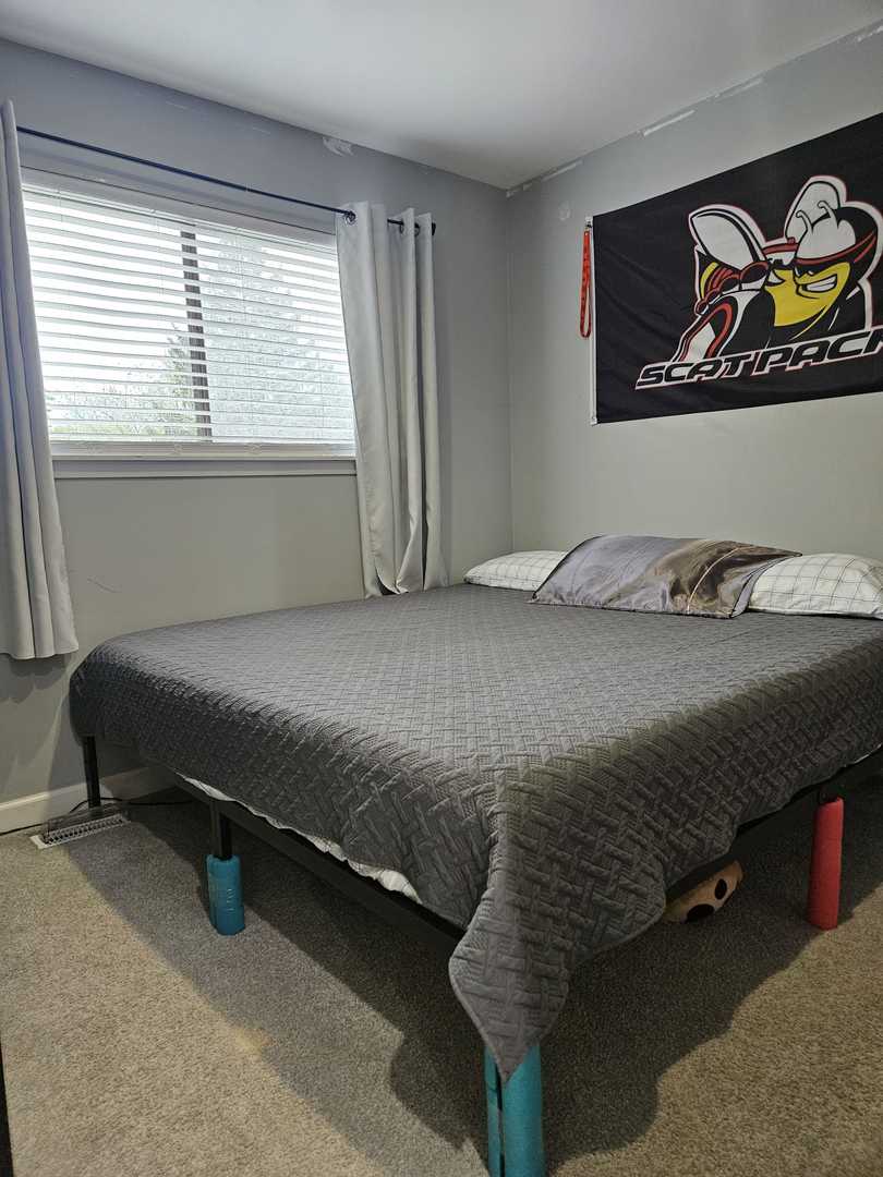 441 Commanche Trail Wheeling, IL 60090 - Photo 15 of 26 a bedroom with a bed and window