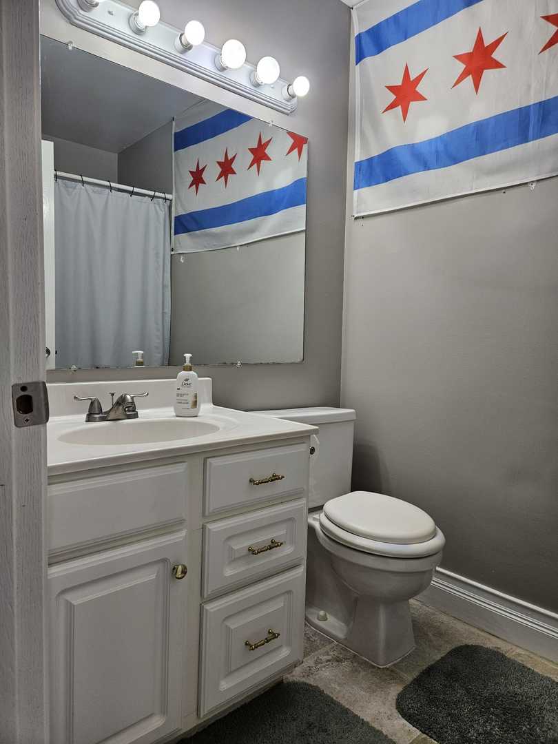 441 Commanche Trail Wheeling, IL 60090 - Photo 17 of 26 a bathroom with a toilet sink and mirror