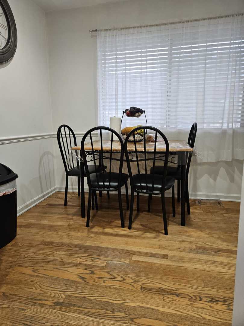 441 Commanche Trail Wheeling, IL 60090 - Photo 8 of 26 a view of a dining room with furniture and wooden floor