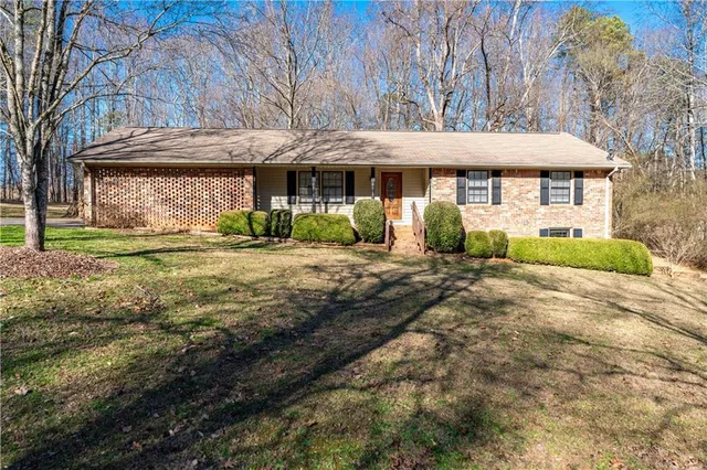 $1,950 | 5825 Loire Drive, Cumming, GA 30028