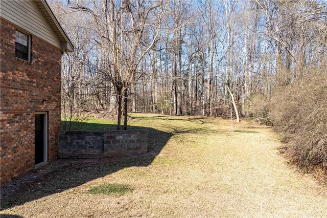 a view of yard with tree