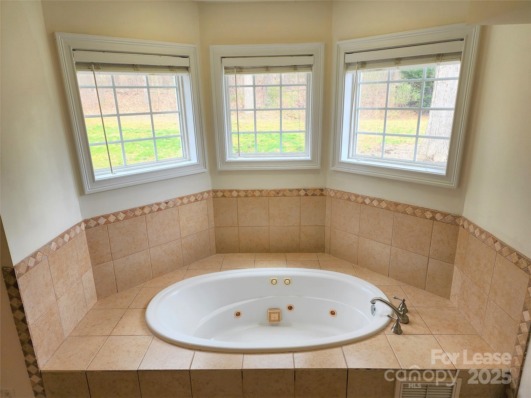 5524 Strabane Drive Matthews, NC 28104 - Photo 19 of 41 a bathroom with a bathtub and window