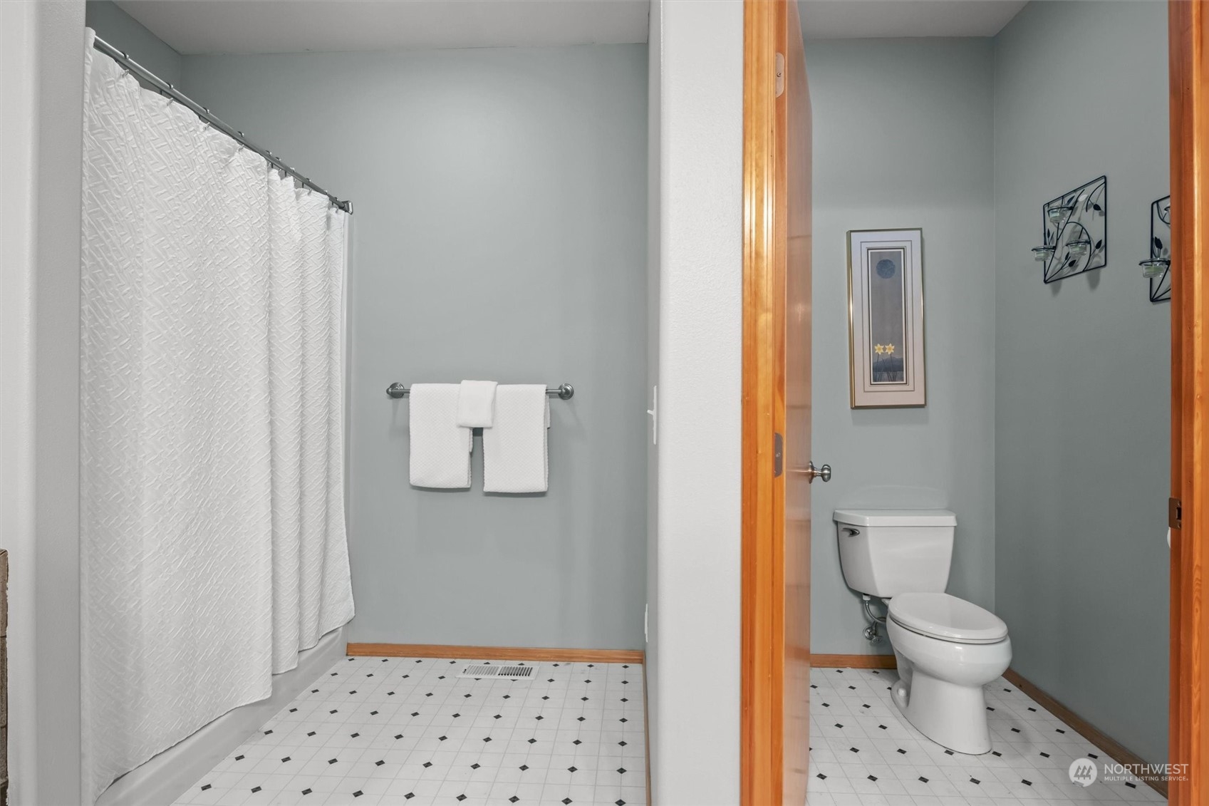 2068 Academy Road Bellingham, WA 98226 - Photo 26 of 40 a bathroom with a toilet and a shower