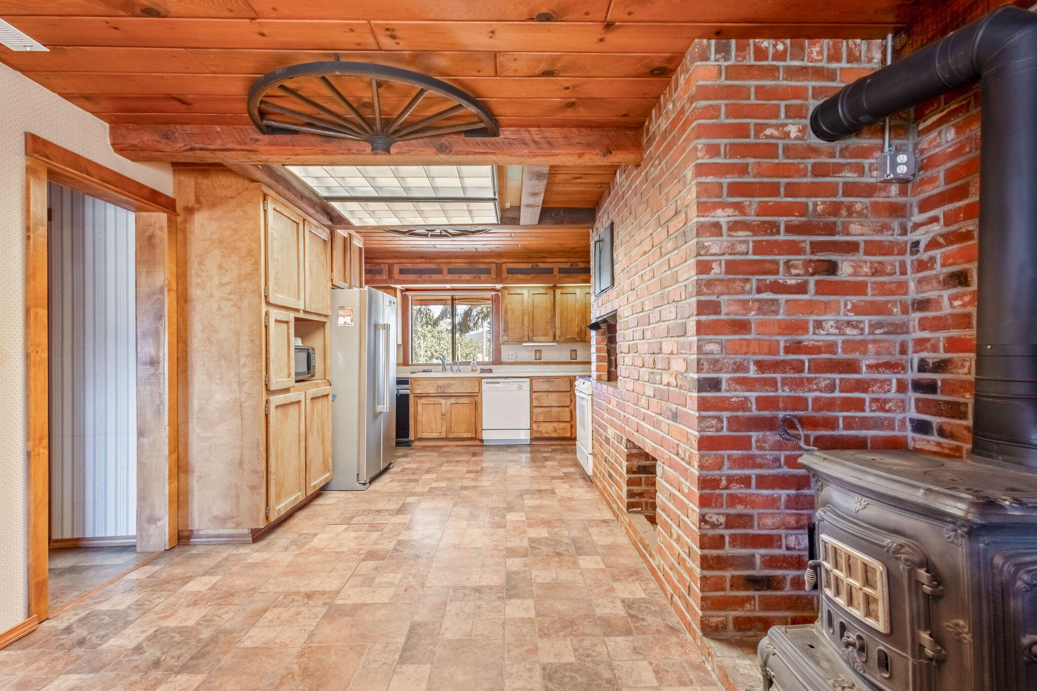 32311 Modoc Point Road Chiloquin, OR 97624 - Photo 13 of 61 13-web-or-mls-12