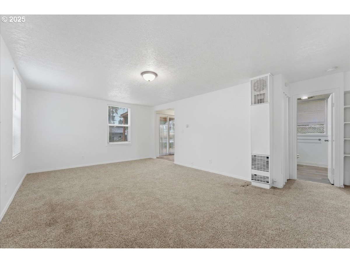 18427 Southeast Yamhill Street Gresham, OR 97233 - Photo 11 of 39