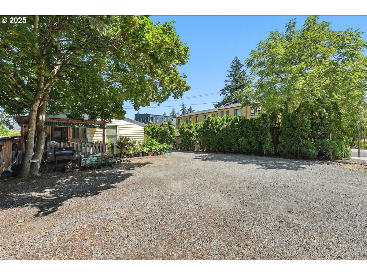 18427 Southeast Yamhill Street Gresham, OR 97233 - Photo 7 of 39 a view of a out door space area