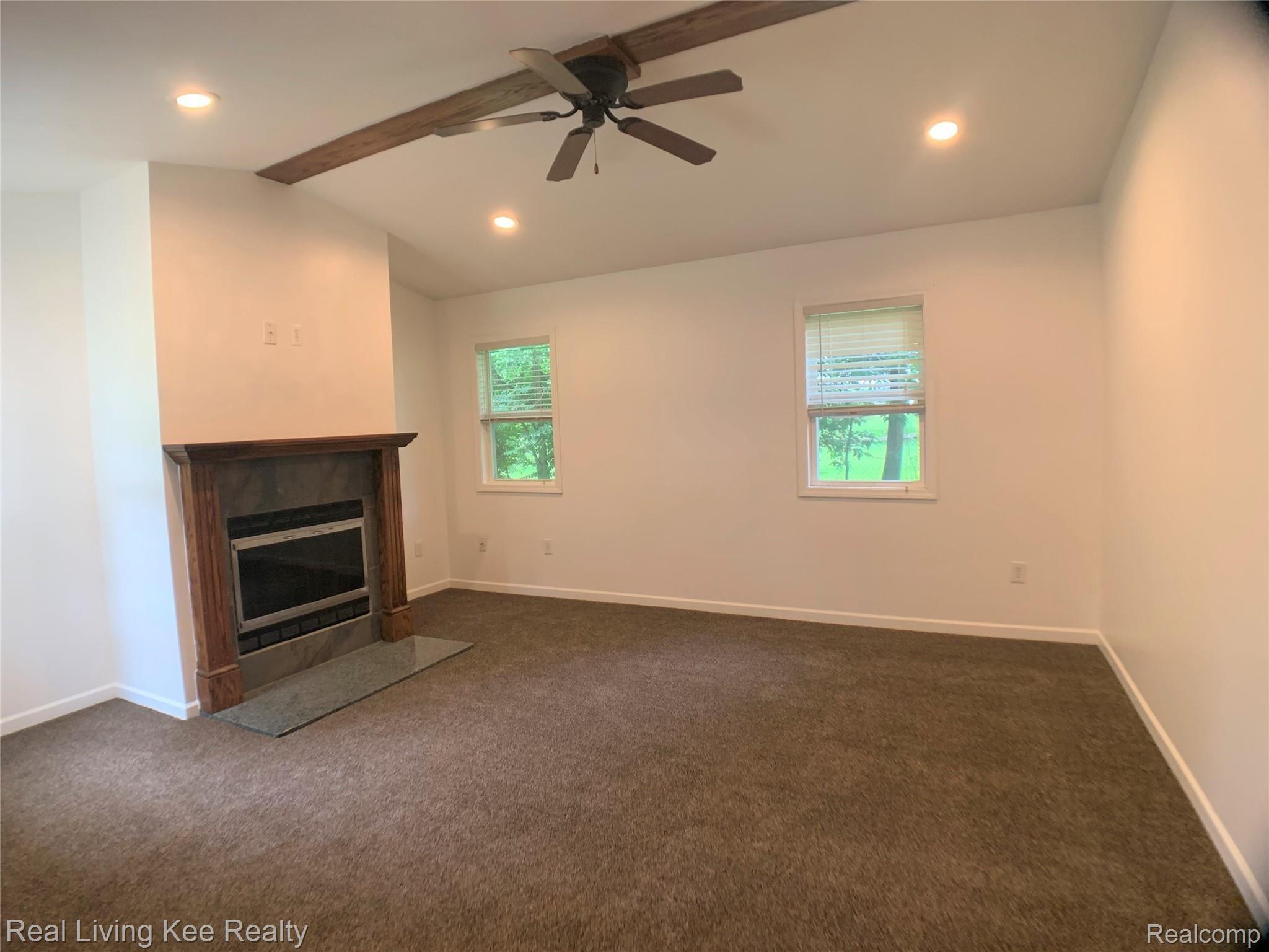 1438 Roy Road Oxford, MI 48371 - Photo 3 of 11 Living Room.JPG