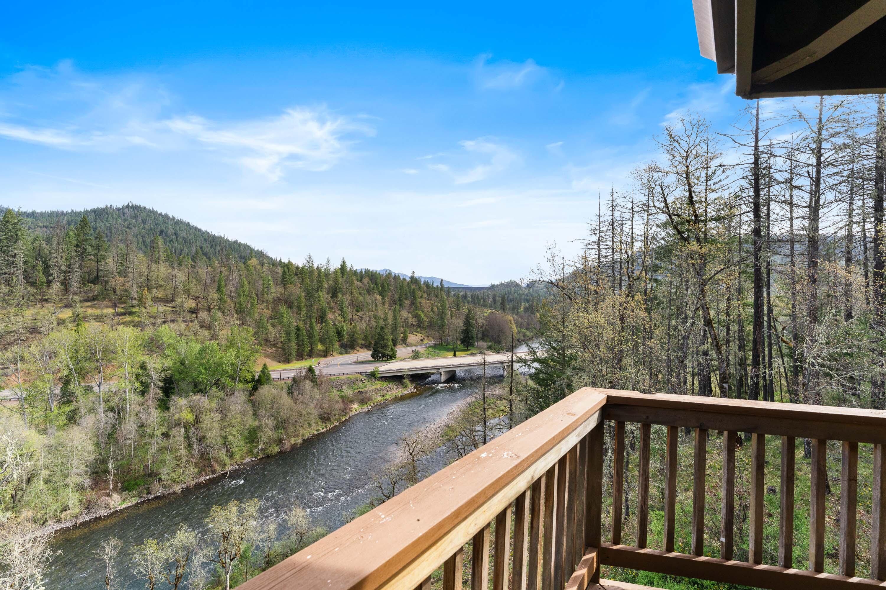 7201 Crowfoot Road Trail, OR 97541 - Photo 45 of 56 a balcony with an outdoor space