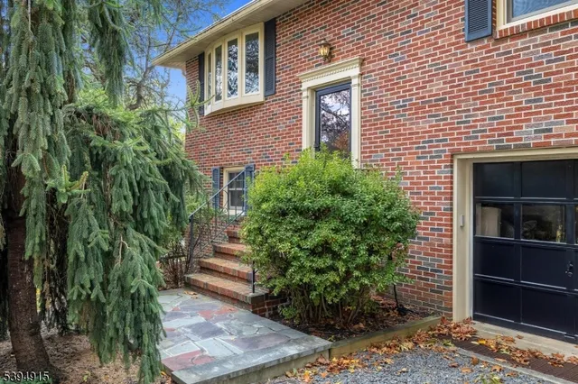 $725,000 | 39 Old Stirling Road, Warren, NJ 07059