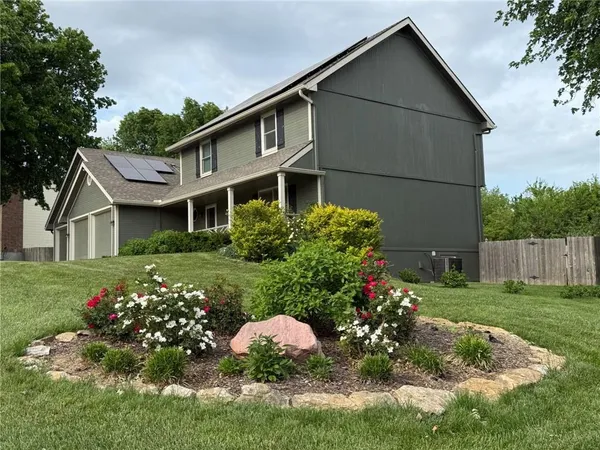 $490,000 | 111 Southfork Road, Lansing, KS 66043
