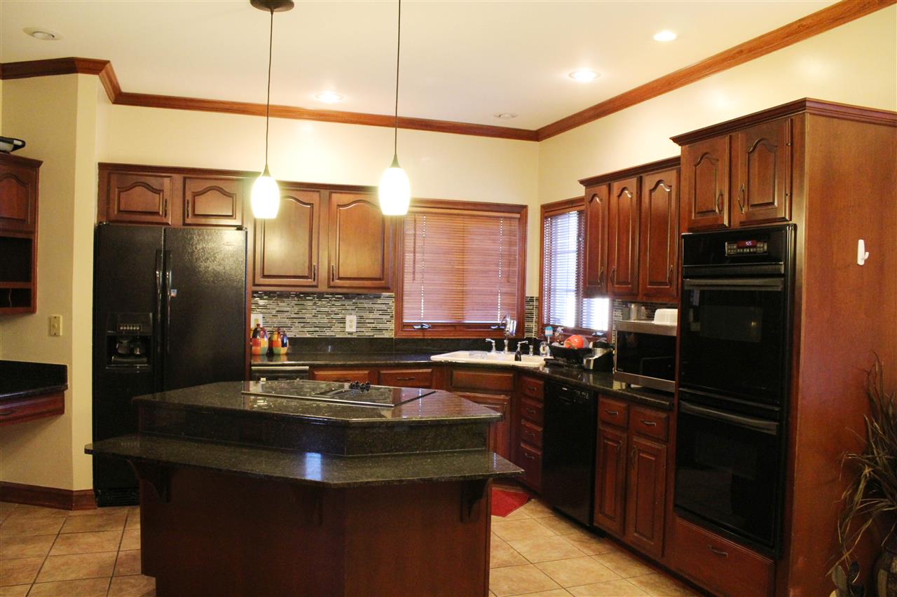 7555 Arbor Ridge Drive Newburgh, IN 47630 - Photo 7 of 30 Gallery Image 7