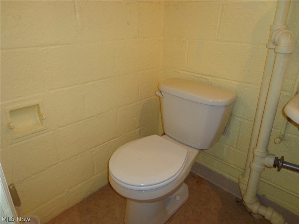 6010 Snow Road Parma, OH 44129 - Photo 16 of 19