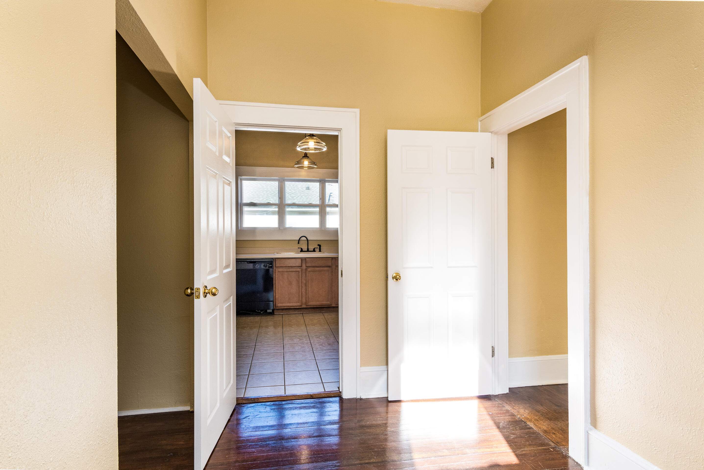 232 Tucker Street Erwin, TN 37650 - Photo 12 of 32 interior-8