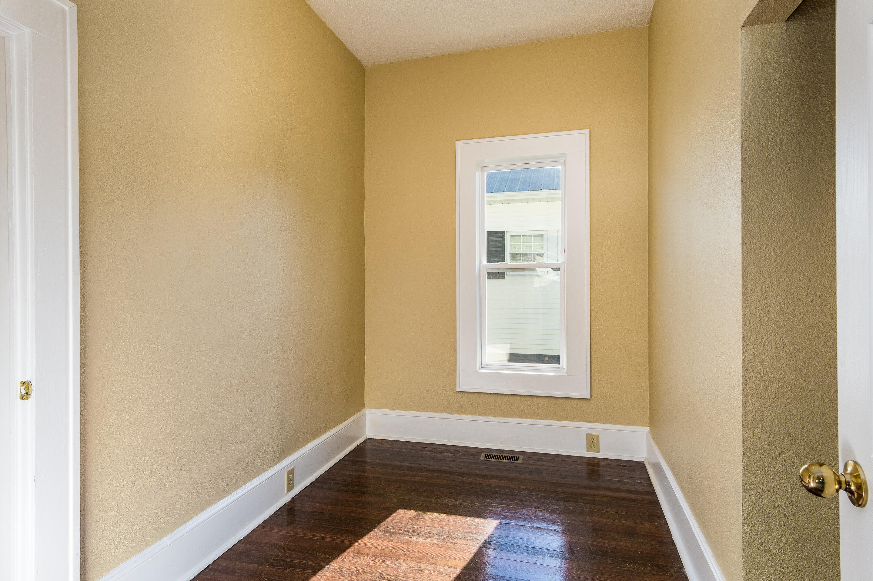 232 Tucker Street Erwin, TN 37650 - Photo 13 of 32 interior-7