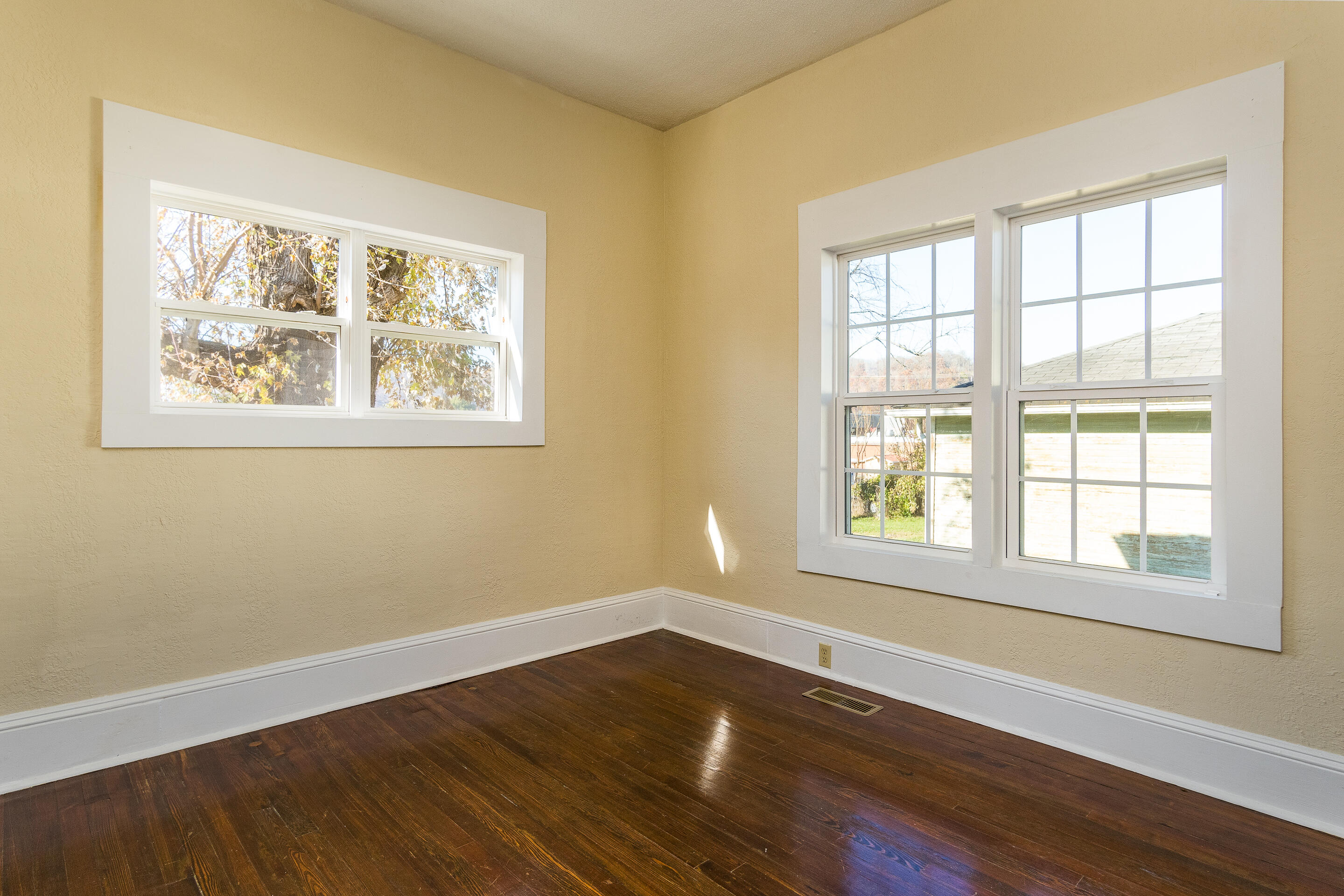 232 Tucker Street Erwin, TN 37650 - Photo 21 of 32 interior-13