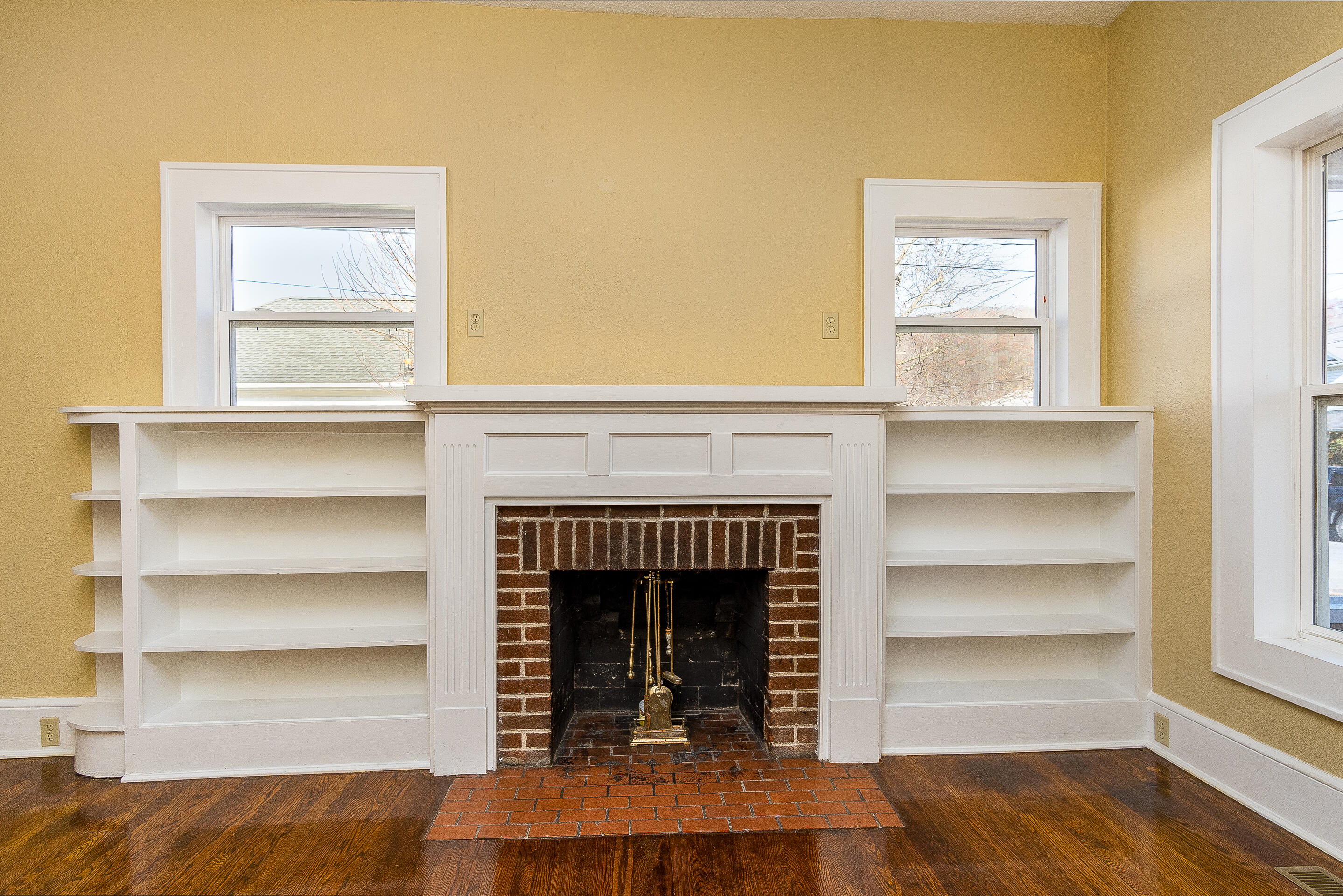 232 Tucker Street Erwin, TN 37650 - Photo 5 of 32 interior-25