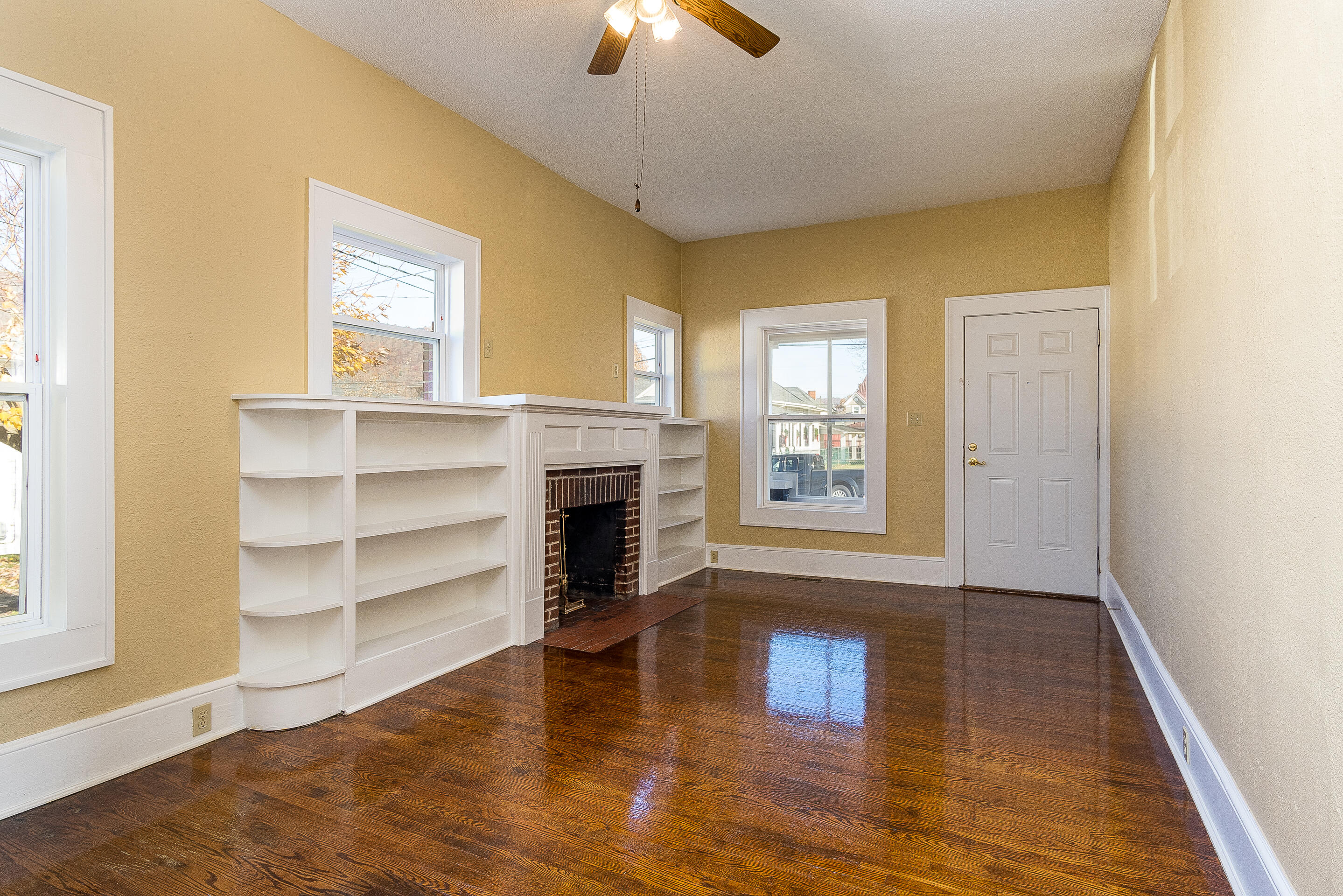 232 Tucker Street Erwin, TN 37650 - Photo 6 of 32 interior-24