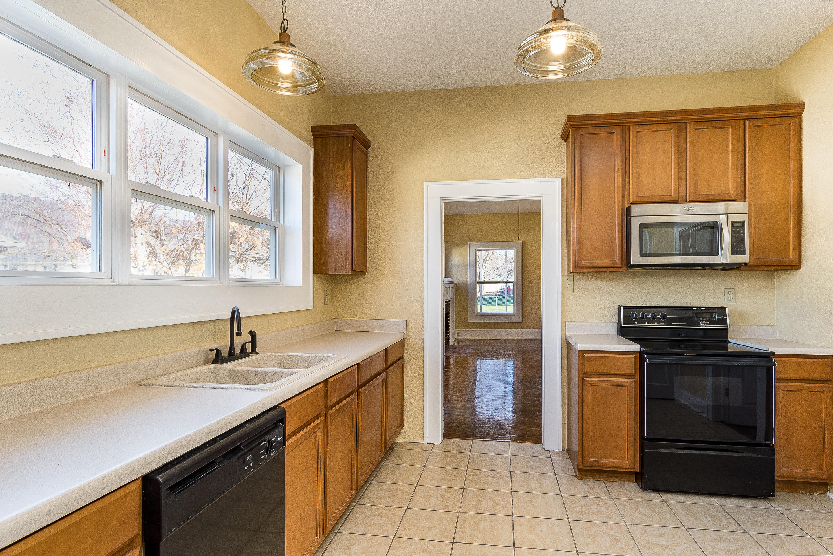 232 Tucker Street Erwin, TN 37650 - Photo 10 of 32 interior-22