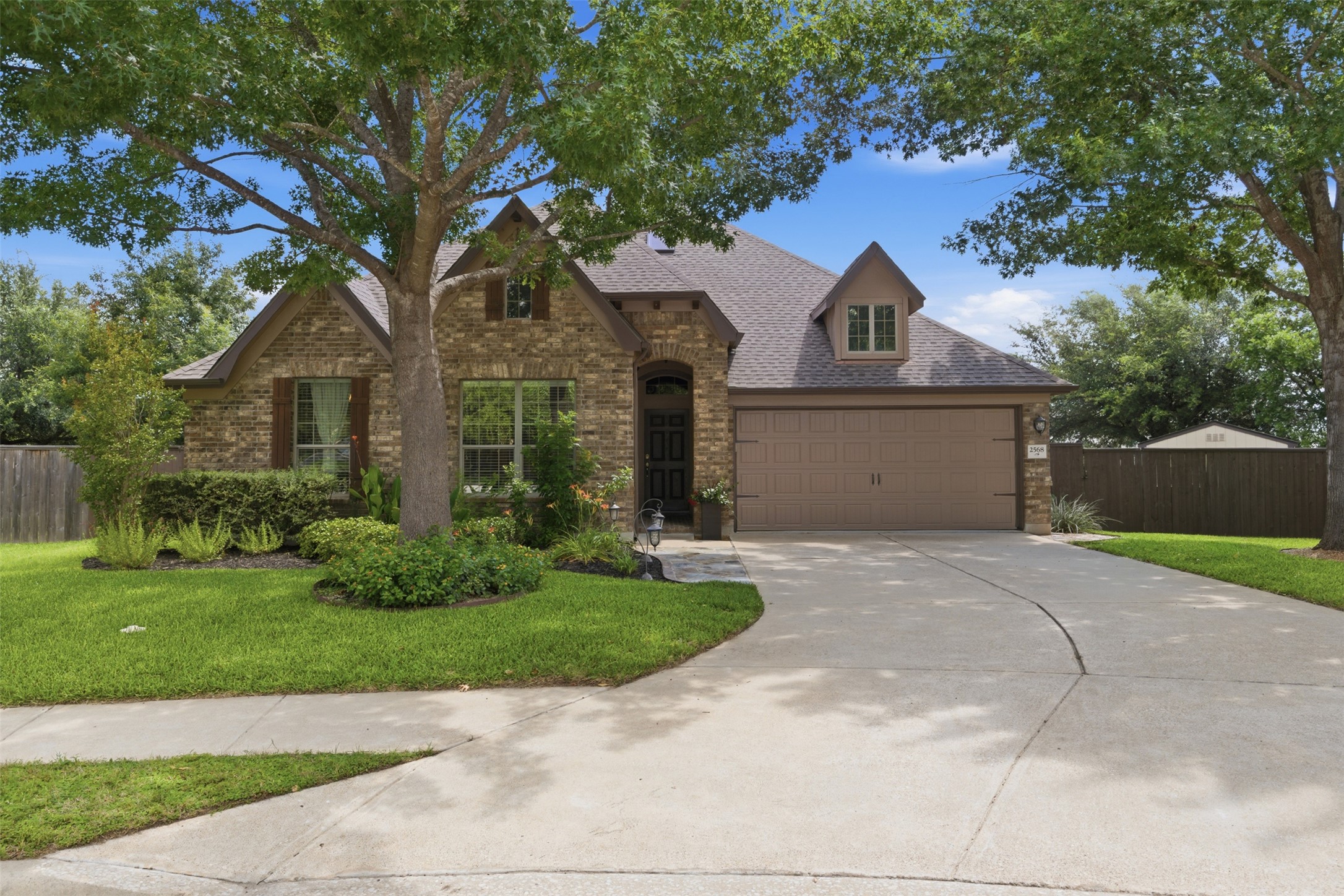 2568 Santa Barbara Loop Round Rock, TX 78665 - Photo 2 of 34 a front view of a house with a garden