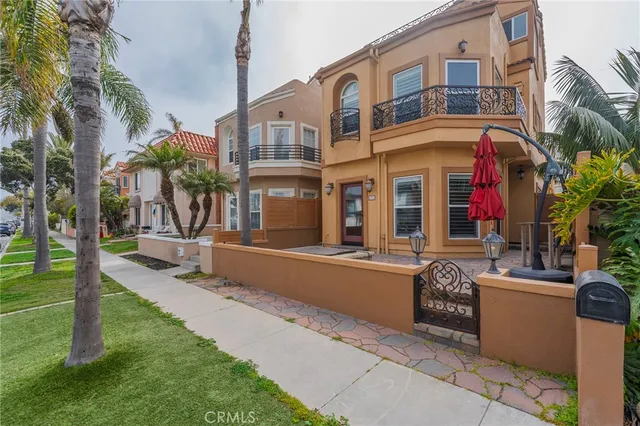$7,370 | 206 16th Street, Huntington Beach, CA 92648