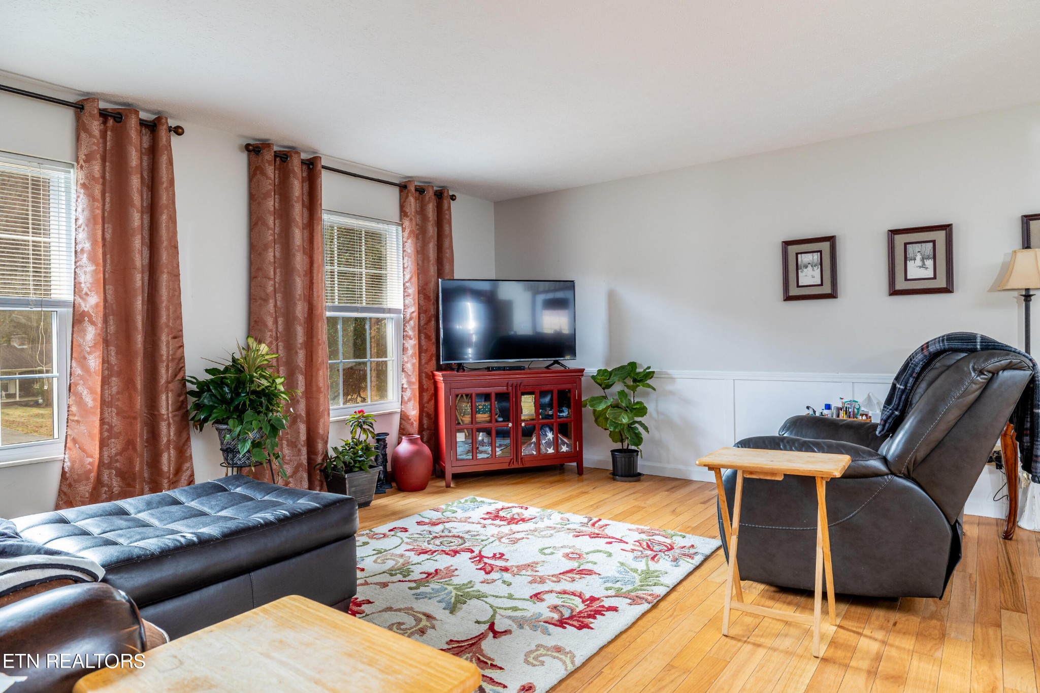 625 Riverbend Road Clinton, TN 37716 - Photo 11 of 45 a living room with furniture and a flat screen tv