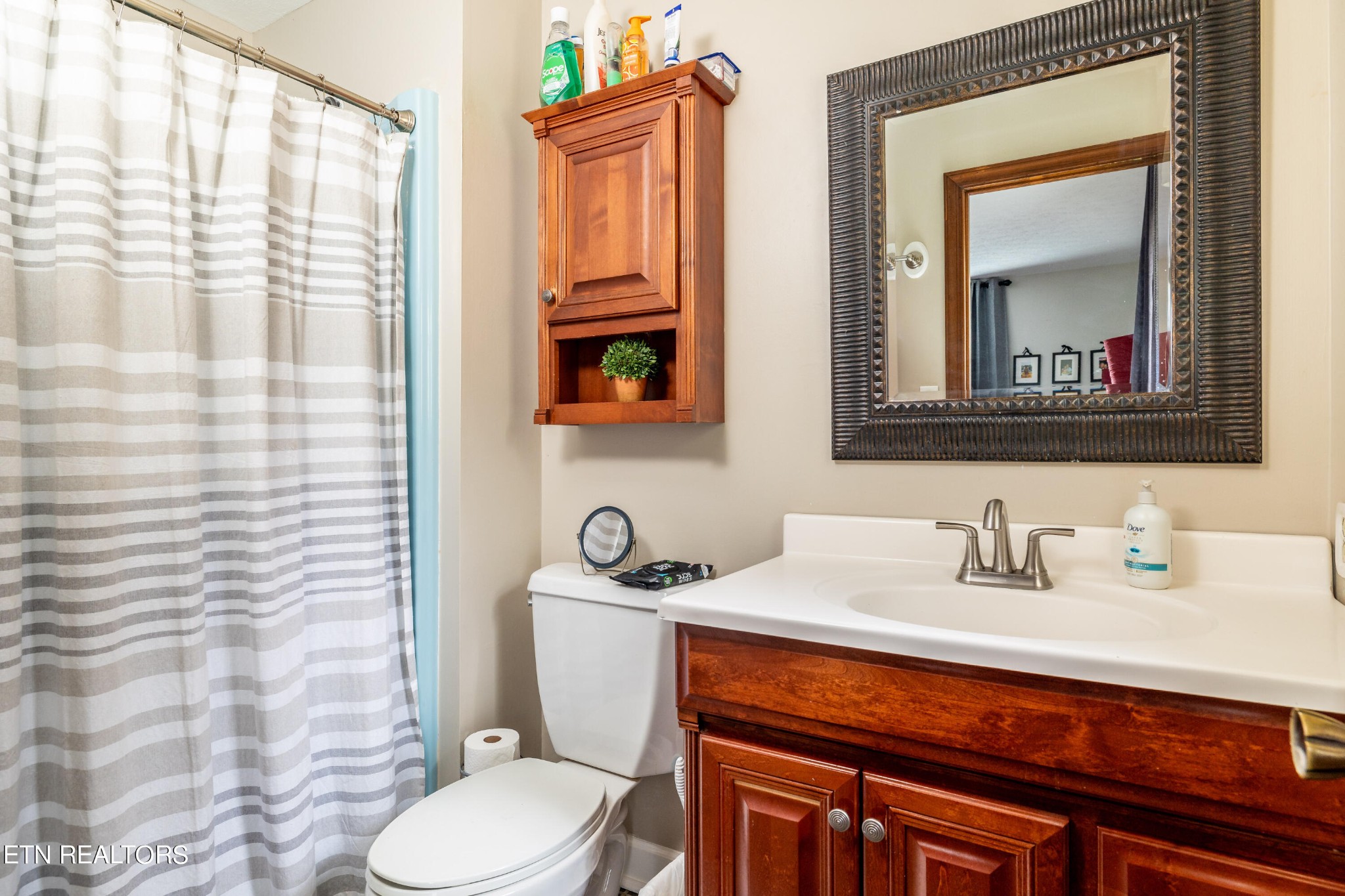 625 Riverbend Road Clinton, TN 37716 - Photo 32 of 45 a bathroom with a toilet a sink and mirror