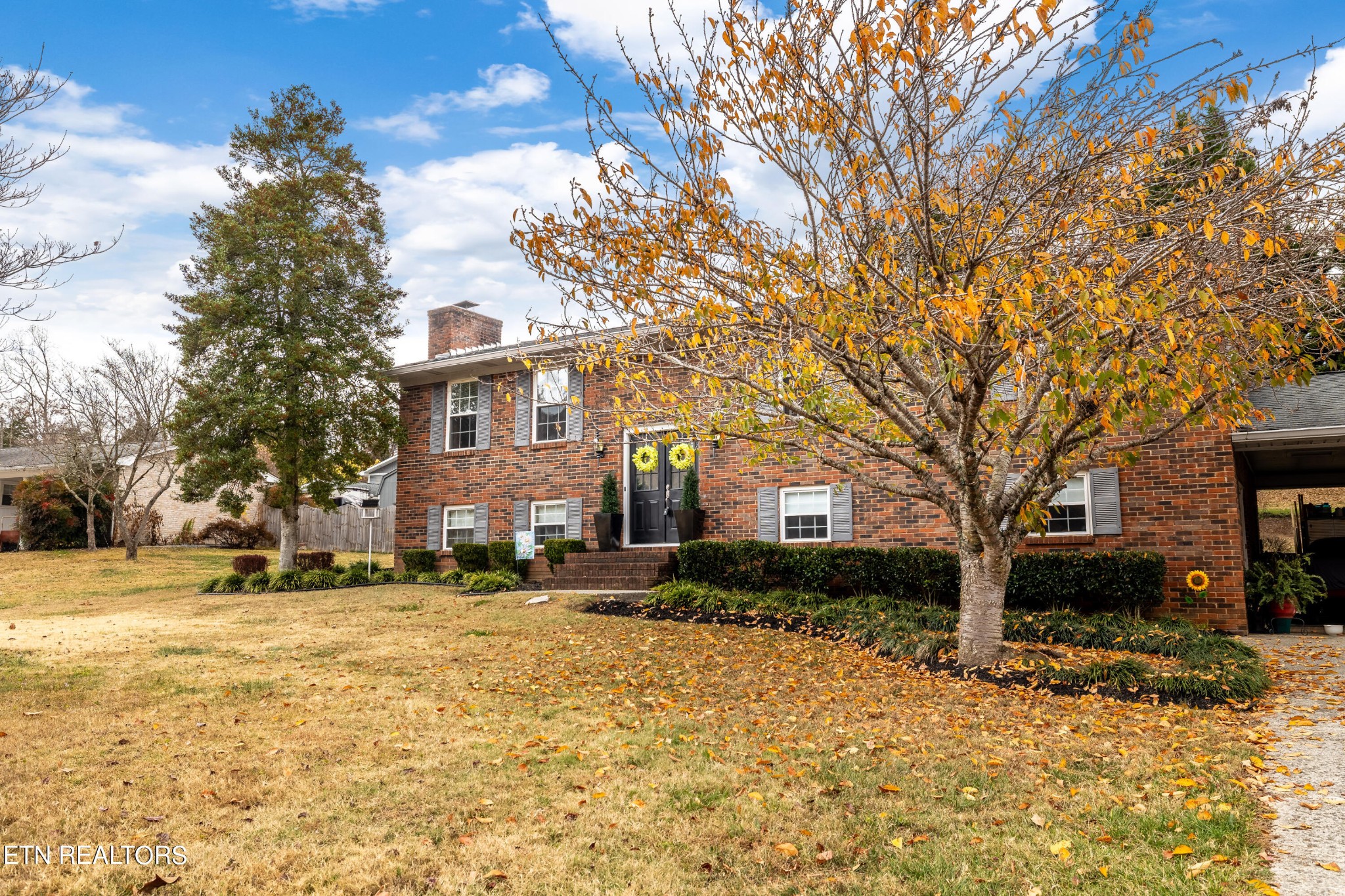 625 Riverbend Road Clinton, TN 37716 - Photo 4 of 45 a view of a house with a yard