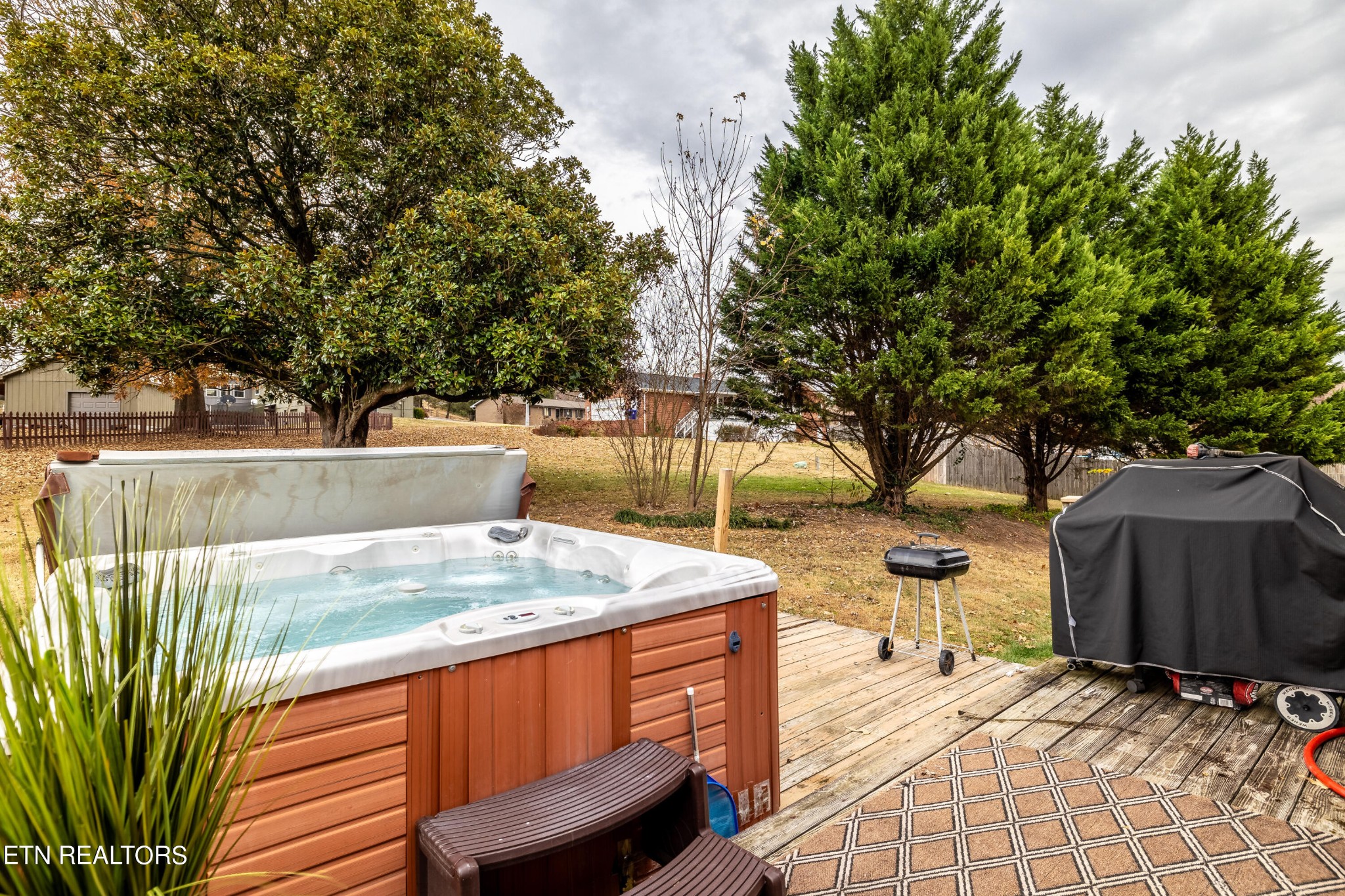 625 Riverbend Road Clinton, TN 37716 - Photo 7 of 45 a view of outdoor space with seating area